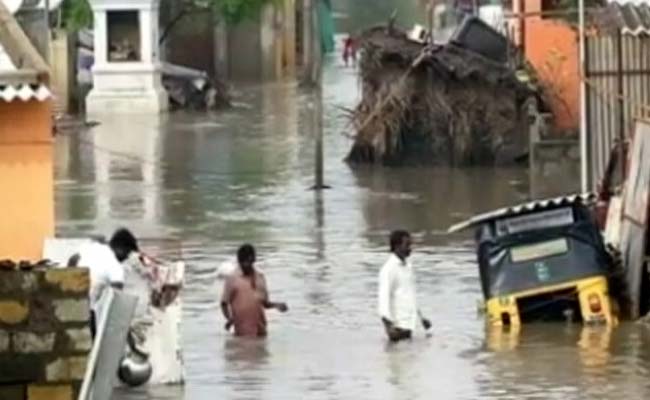 चेन्नई में लगातार जारी बारिश का पानी सरकारी अस्पताल में घुसा, लोगों की परेशानी बढ़ी
