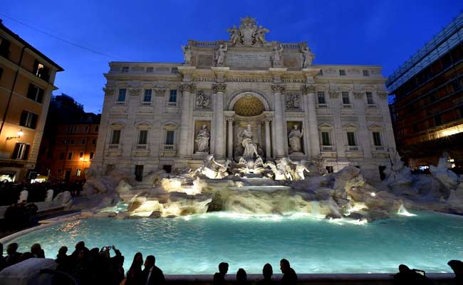 Cheers, Kisses as Rome's Trevi Fountain Reopens