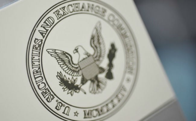 US Regulators Accuse 2 Chinese Citizens of Insider Trading