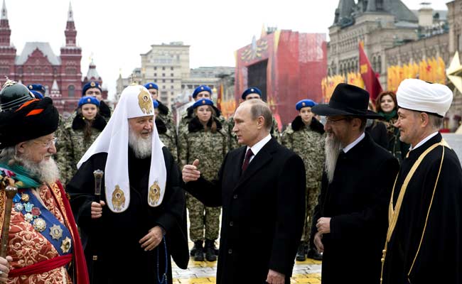 Tens of thousands March in Moscow as Vladimir Putin Extols Patriotism