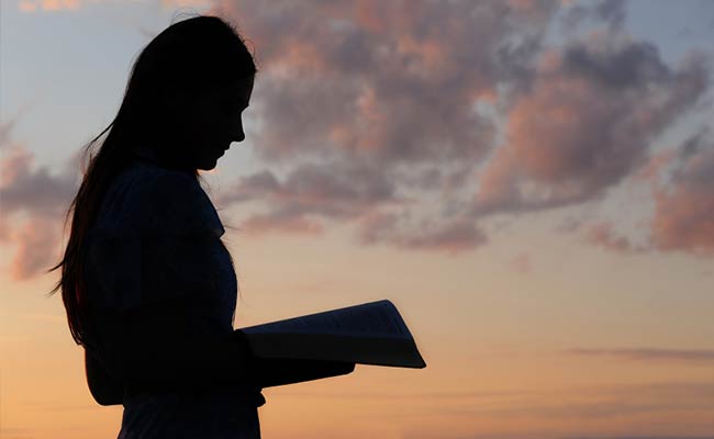 कल जब एक कहानी चल कर आई, अपनी सुना कर मुझे अपना किरदार बना ले गई