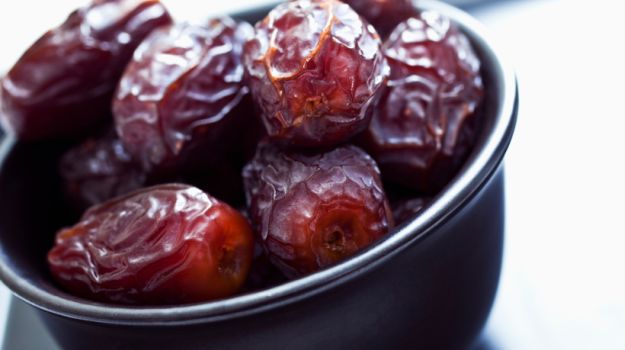 सेहत के लिए वरदान से कम नहीं हैं Dates, पाचन तंत्र और ग्लोइंग स्किन के लिए हैं कमाल, जानें खजूर के 9 फायदे