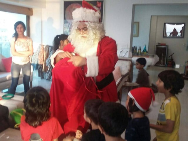 Aamir Khan Turned Santa for Son Azad and His Friends on Christmas