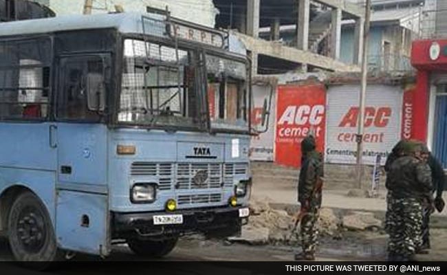 Terrorists Attack Security Convoy in Jammu and Kashmir's Anantnag, 6 Injured