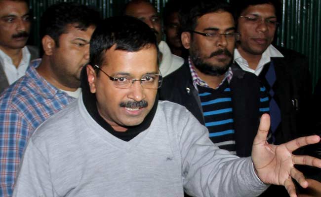 दिल्ली : डरे हुए हैं अफसर, संकट में सीएम अरविंद केजरीवाल