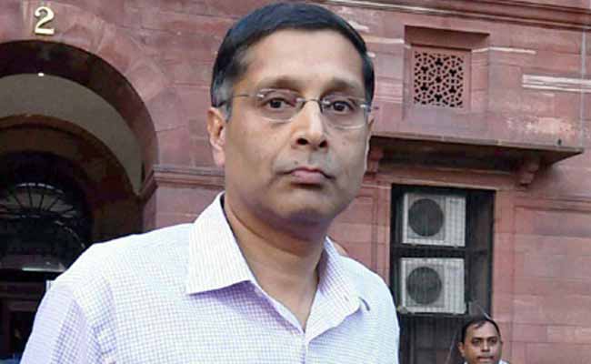 राजकोषीय घाटा लक्ष्य पर संतुलित रुख अपनाएगी सरकार : अरविंद सुब्रमण्यम