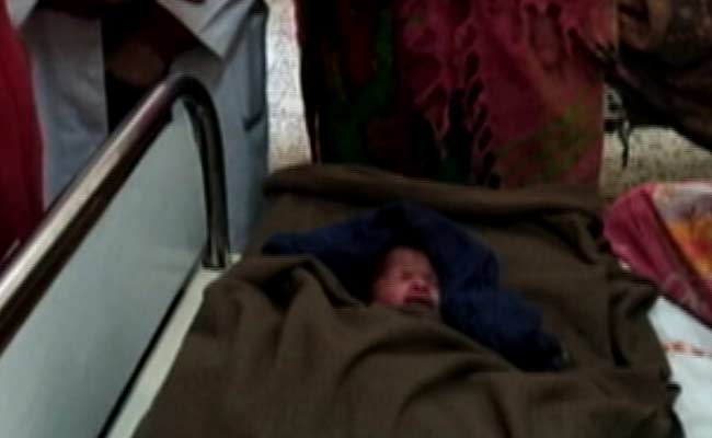 In Razed Delhi Slum, A Baby Was Born Hours After the Bulldozers Left