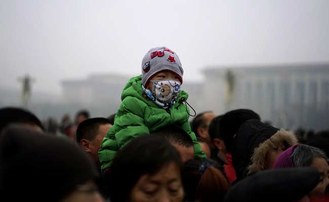 Many Ignore Beijing Smog Warnings Despite First Pollution 'Red Alert'