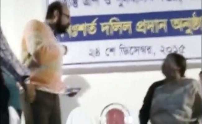पश्चिम बंगाल : आपस में ही भिड़ पड़े ममता के दो मंत्री, पार्टी ने चेताया
