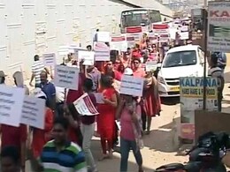 Bengaluru Residents Take To Streets With Complaints Against Civic Services Bengaluru Residents Take To Streets With Complaints Against Civic Services