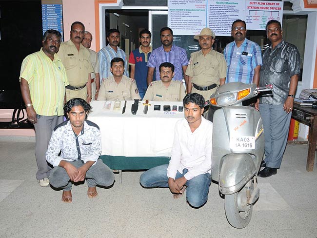 कर्नाटक :  शादी के खर्च के लिए दोस्त के साथ दिनदहाड़े लूट