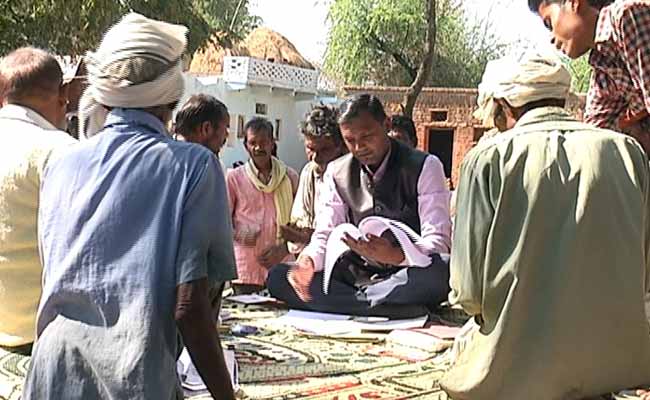 The Sarkar Parades Into a Drought-Hit Uttar Pradesh Village