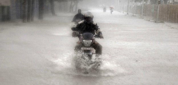 Chennai Floods: Telecom Companies Offer Free Calls, Mobile Data