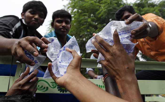 Centre Sends 17 Tonnes of Snacks, 5,000 Litres Milk to Tamil Nadu