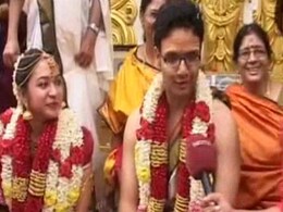 चेन्नई में शादियों की भी बाढ़, दूल्हे को नाव पर मंडप तक लाया गया चेन्नई में शादियों की भी बाढ़, दूल्हे को नाव पर मंडप तक लाया गया