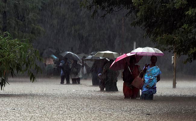 तस्वीरें : तमिलनाडु में भारी बारिश से प्रभावित हुआ जनजीवन