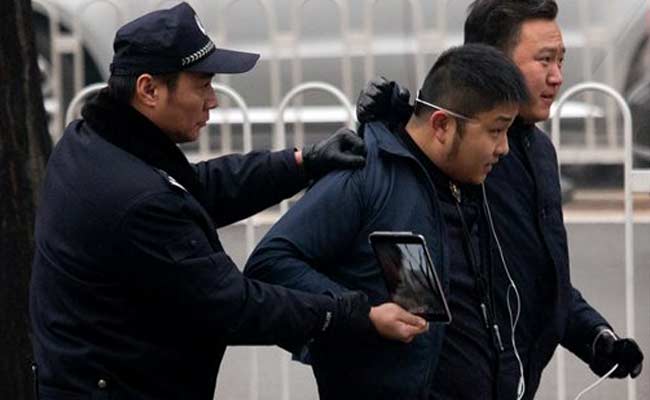 Security Agents, Protesters Scuffle At Beijing Courthouse