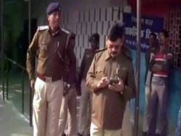 दरभंगा में धार्मिक झंडा फहराने पर तनाव, 30 जुलाई तक सोशल मीडिया वेबसाइटों पर लगी पाबंदी दरभंगा में धार्मिक झंडा फहराने पर तनाव, 30 जुलाई तक सोशल मीडिया वेबसाइटों पर लगी पाबंदी