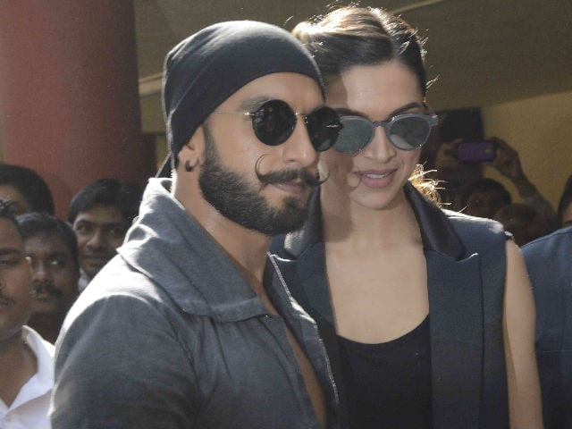 Ranveer Singh Won't 'Give Headlines' by Talking About Deepika