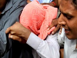 दिल्ली गैंगरेप: नाबालिग दोषी की रिहाई पर रोक से SC का इंकार | मुझे पता था, यही होगा : निर्भया की मां दिल्ली गैंगरेप: नाबालिग दोषी की रिहाई पर रोक से SC का इंकार | मुझे पता था, यही होगा : निर्भया की मां