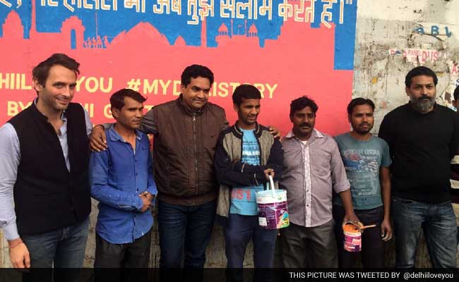 Delhi's Flyover Wall Tersely Tells Delhiites' Stories