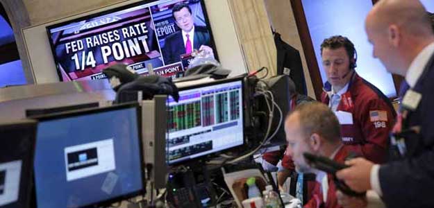 Consumers Prop Up US Economy, But Profits Under Pressure