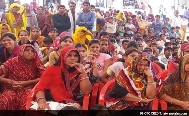 विप्रो की नौकरी छोड़कर गांव की सेवा में जुटा है यह युवा