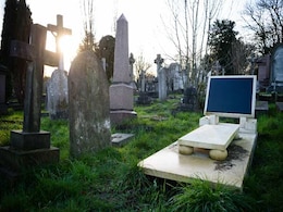 Meet Britain's Grave-Obsessed Cemetery Hunters Meet Britain's Grave-Obsessed Cemetery Hunters