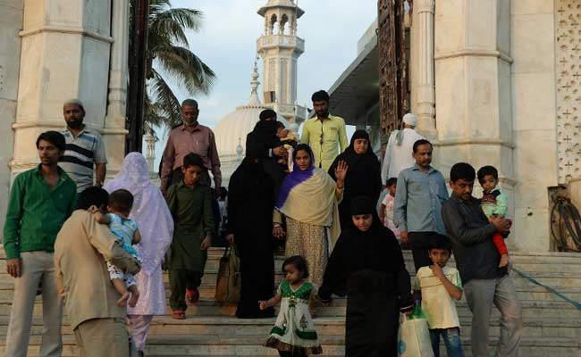 Top Court Extends Stay On Order Allowing Women Inside Haji Ali Shrine