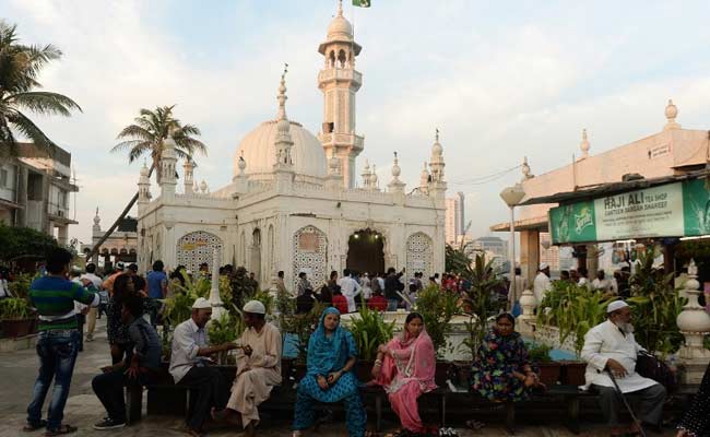 Women Fight Against Ban at Mumbai's Haji Ali Dargah