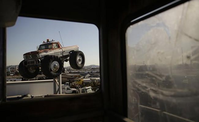 Final Curtain Coming Down On Los Angeles's Giant Hollywood Junkyard