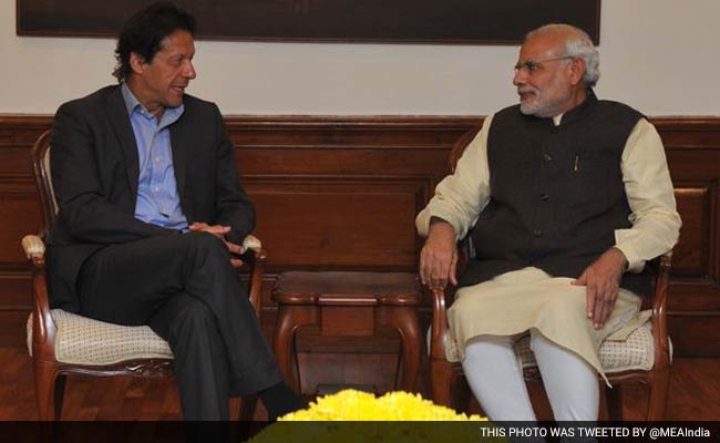 इमरान खान ने मोदी से कहा, रुकावटों के बावजूद भारत-पाक बातचीत जारी रहे