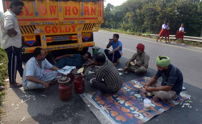 Madhesi Leaders Leave for Delhi for Talks on Nepal Crisis