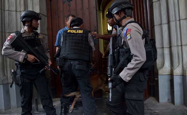 Woman carrying a gun is detained outside the Indonesian Presidential Palace