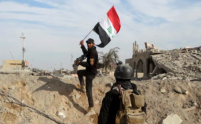 Iraqi Forces Raise Flag Above Government Complex In Ramadi