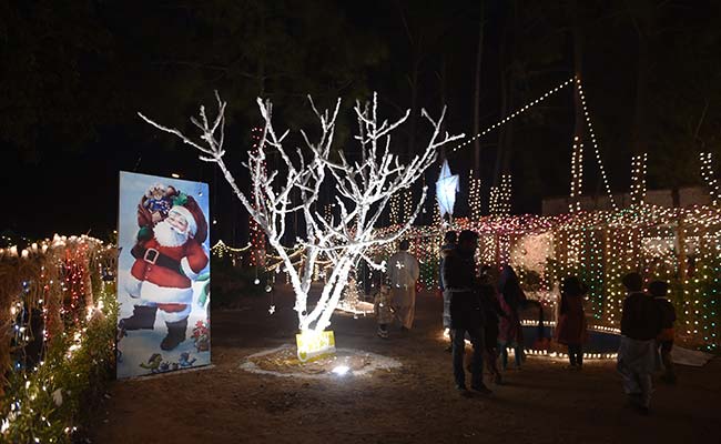 Islamabad's Christian Slum Dwellers Pray For Christmas Miracle