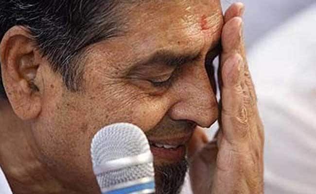 Man Throws Glass at Congress Leader Jagdish Tytler at a Party in Delhi