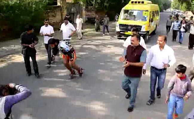 Indian Stuntman Pulls Bus with His Hair to Set Guinness World Record