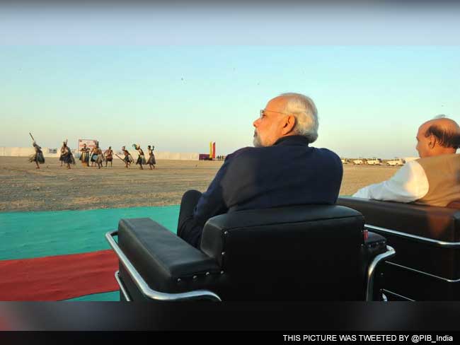 कच्छ में डीजीपी कॉन्फ्रेंस : पीएम नरेंद्र मोदी ने रण में देखा सूर्यास्त