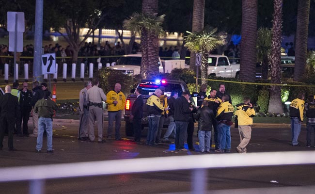 1 Dead, 26 Hurt As Car Crashes Into Las Vegas Strip Sidewalk