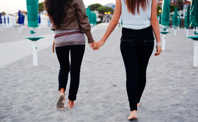 US Women 3 Times More Likely To Say They're Bisexual: Survey