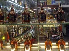 गुजरात में अवैध शराब का कारोबार करने वालों का पुलिस पर हमला, तीन कर्मी घायल
