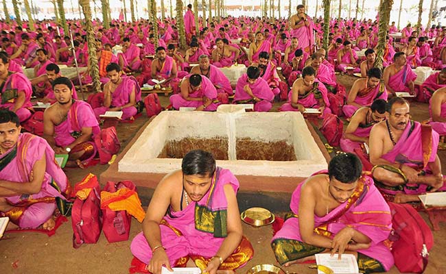 Tamil Nadu Governor, Sharad Pawar Join 'Maha Yagam' Performed By KCR