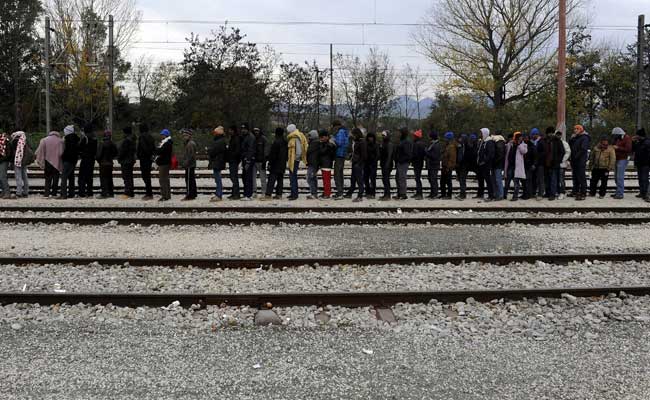 European Union Presses Greece over Migrants, Weighs Schengen Threat