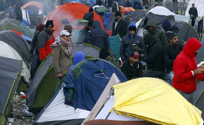 Stranded Migrants Clash With Police on Greek-Macedonian Border