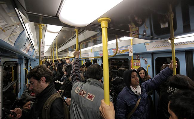 Rome, Milan Clamp Down On Cars As Smog Smothers Italy