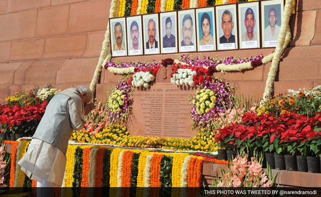 संसद पर हमले की बरसी : राजनाथ सिंह ने कहा, मोदी सरकार को आतंकवाद कतई बर्दाश्त नहीं