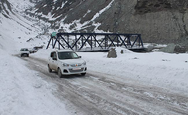 Mercury Rises In Northern India, Dips In Kashmir Valley