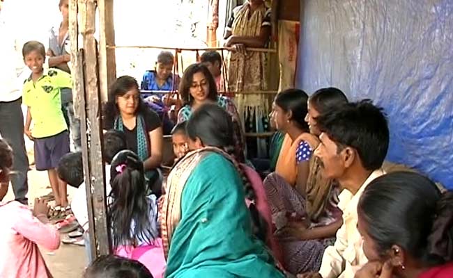 In Old Newspapers, an Idea to Get Mumbai's Slum Children Back to School