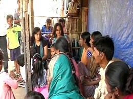 In Old Newspapers, an Idea to Get Mumbai's Slum Children Back to School In Old Newspapers, an Idea to Get Mumbai's Slum Children Back to School